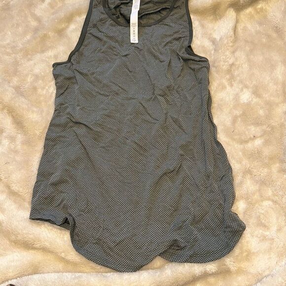 Lululemon green high neck tank top with open back | Sz 4 - Picture 2 of 6